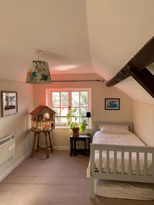 Trinity Annexe An Adorable First Floor Light And Lofty Space Within An Aonb Godmanstone ภายนอก รูปภาพ