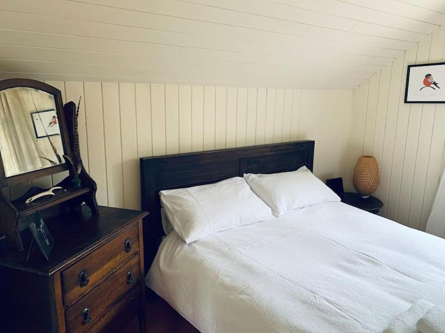 Trinity Annexe An Adorable First Floor Light And Lofty Space Within An Aonb Godmanstone ภายนอก รูปภาพ